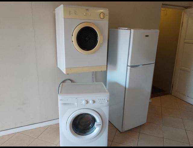 2 BEDROOM PROPERTY TO RENT IN WEST HILL